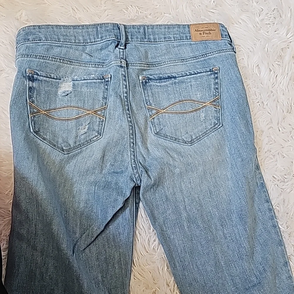 Abercrombie and Fitch light wash distressed jeans skinny boot - Picture 4 of 7